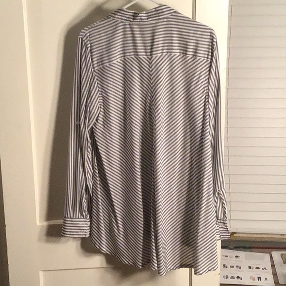 Button down top - Picture 2 of 3